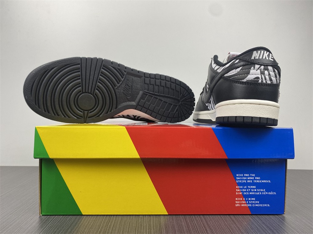 Quartersnacks x NK SB Dunk DM3510-001